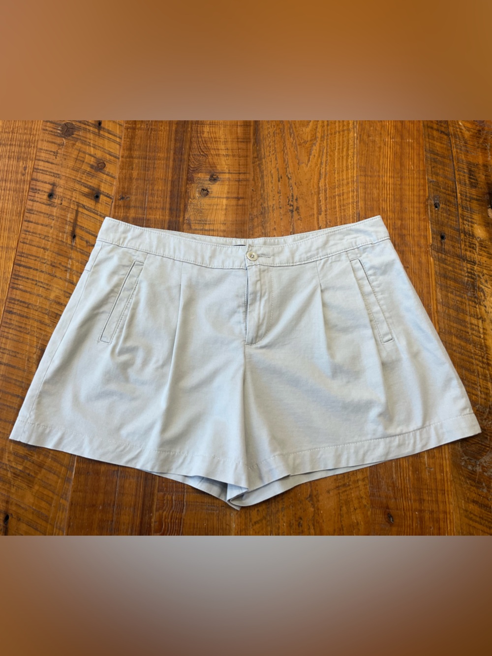 GAP Tailored Khaki Shorts Size 4